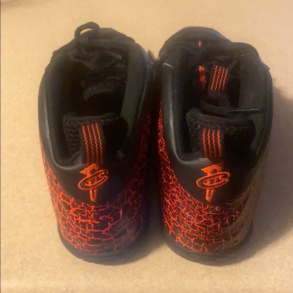 Nikes - Picture 3 of 4